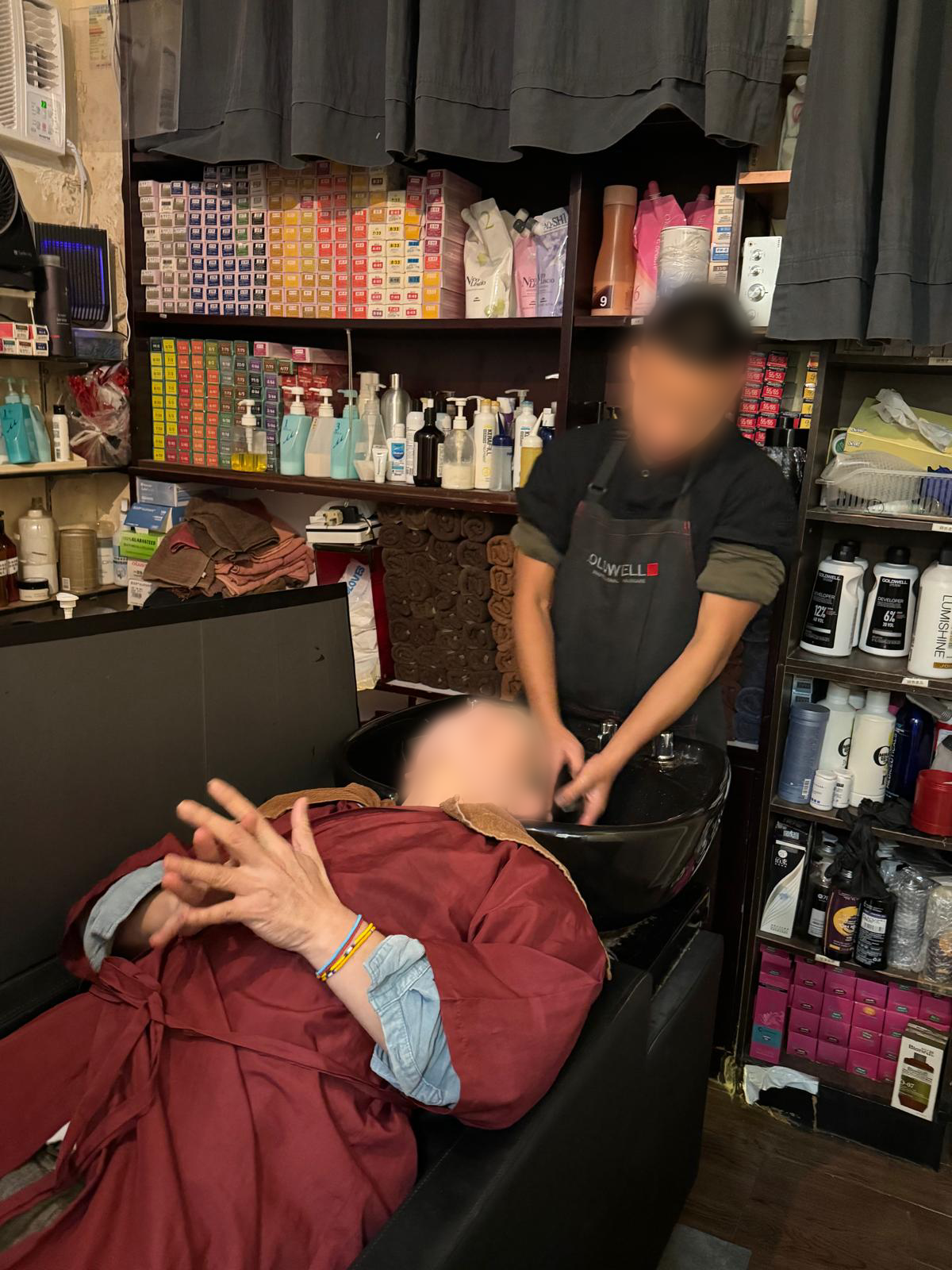 髮型屋工作